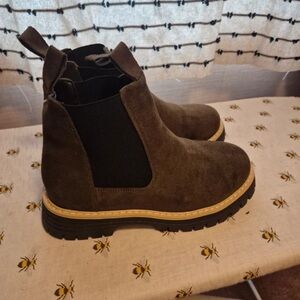 Women's Suede Heeled Boots in Brown